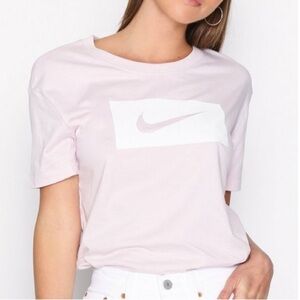 Women’s XS light pink nike baby tee, cropped top, great condition